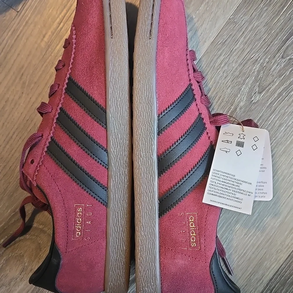 Mens Adidas STADT Burgundy With Black Strips Size 10 Brand New